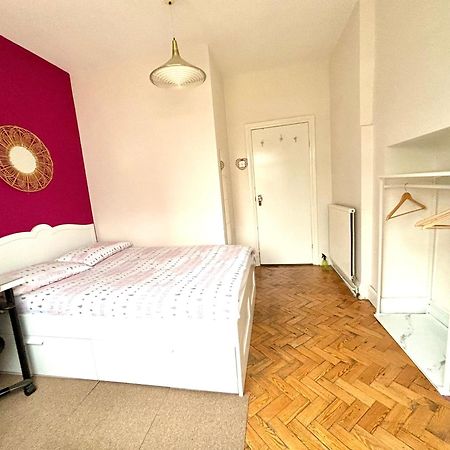 Winton House Home Stay บอร์นมัธ ภายนอก รูปภาพ