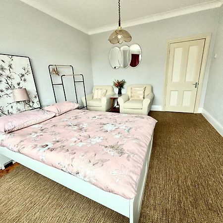 Winton House Home Stay บอร์นมัธ ภายนอก รูปภาพ